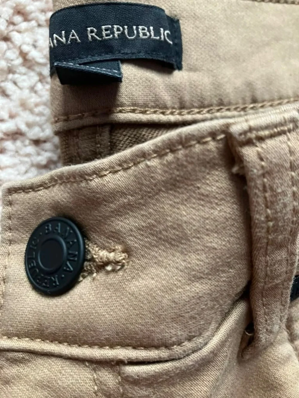 NEW Banana Republic Men's Chinos in Olive-Tan